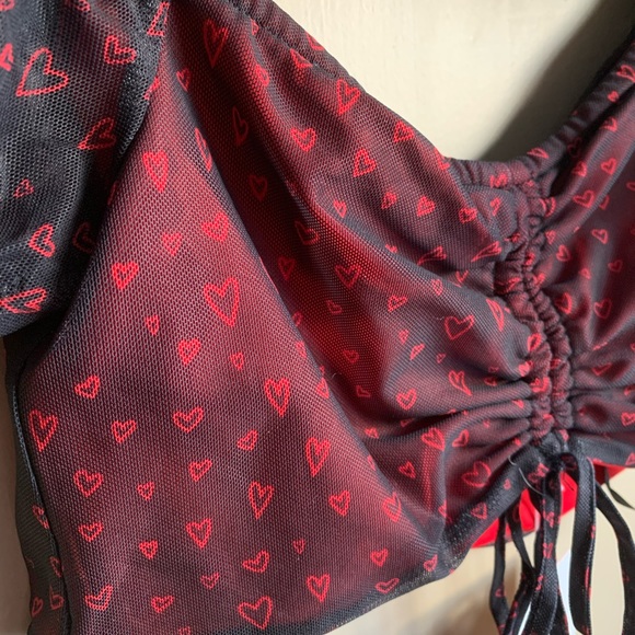 Tiger mist black and red crop top♥️🌹 - Picture 4 of 5